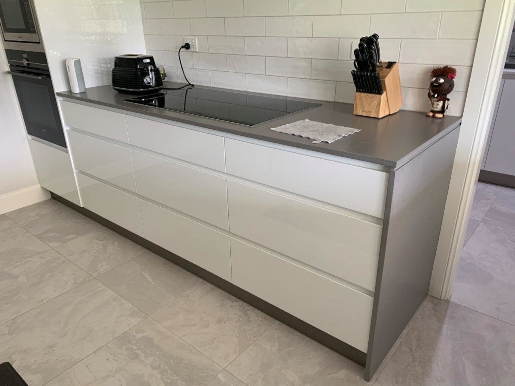 Kitchen cooktop stone bench